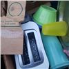 Image 3 : misc kitchen lot toaster tupperware