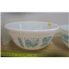 Image 2 : Set of 3 Pyrex Bowls