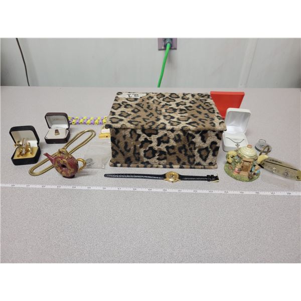 Leopard box with many treasures