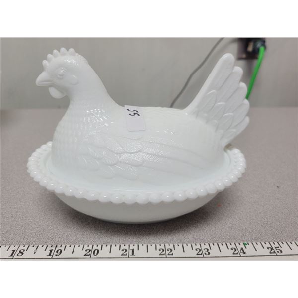 White hen on nest unusual beading pattern no chips or cracks