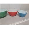 Image 3 : Set of 4 Pyrex bowls