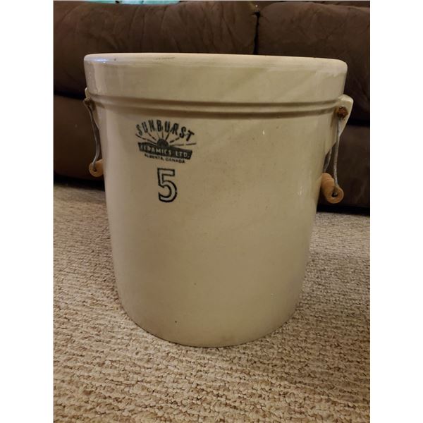Sunburst # 5 crock w/ handles  * MINT CONDITION, NO CHIPS OR CRACKS* - Alberta, Canada