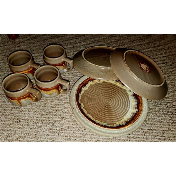 Tundra Laurentian Pottery "Lava Drip" glaze 4 plates & 4 mugs *Highly Collectible*