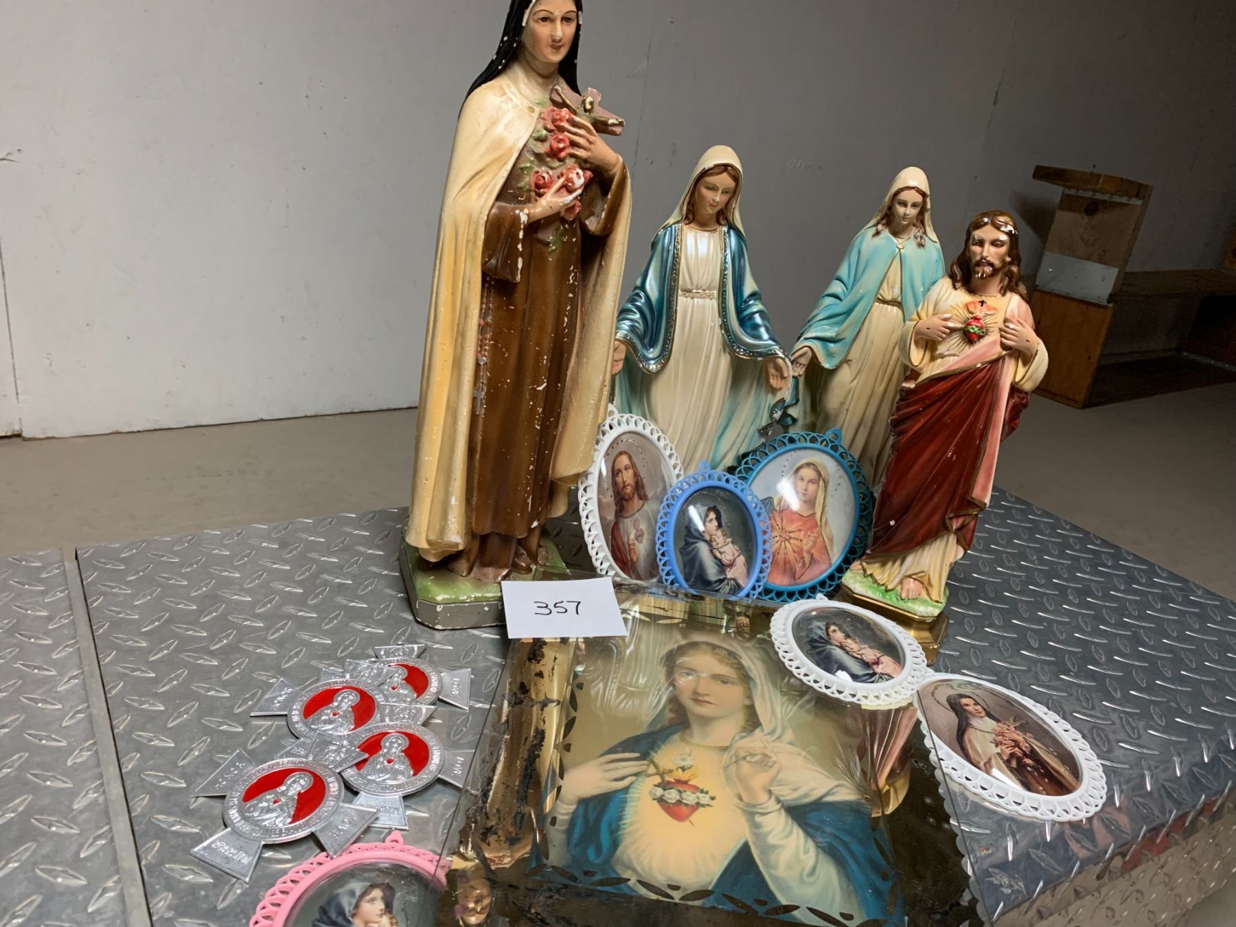 Religious Figurines and Pictures - Schmalz Auctions