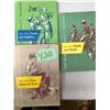 Image 1 : 3 very good condition school books