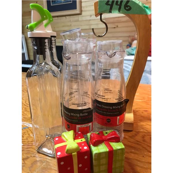 Small lot of kitchen supplies