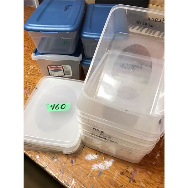 Small plastic containers (9)