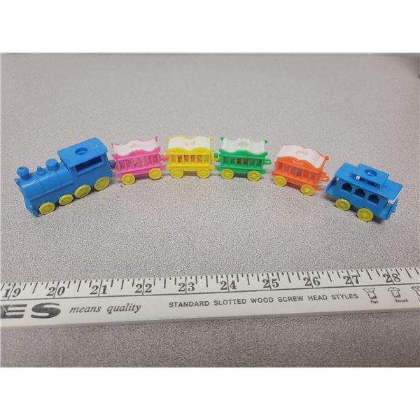 Vintage mini train set (plastic)