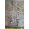 Image 1 : 3 Assorted Necklaces