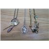 Image 2 : 3 Assorted Necklaces