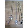 Image 4 : 3 Assorted Necklaces