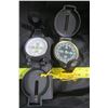 Image 4 : 2 Compasses