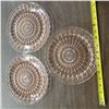 Image 1 : Vintage pink depression glass buttons and bow 9" Dinner plates (3)