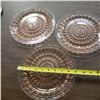 Image 4 : Vintage pink depression glass buttons and bow 9" Dinner plates (3)