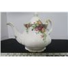 Image 3 : Beautiful Royal Albert Old Country Roses Large Teapot Stamped 1962