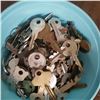 Image 5 : huge lot of vintage keys