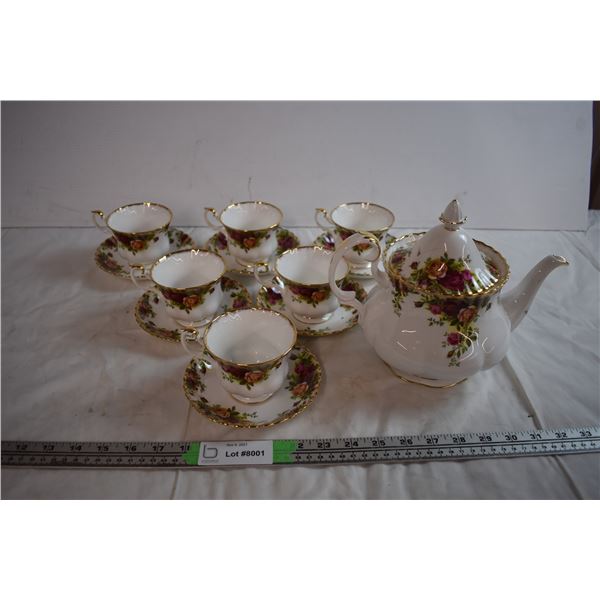 Royal Albert Old Country Roses Teacups and Saucers with Teapot (Lid Has Crack)