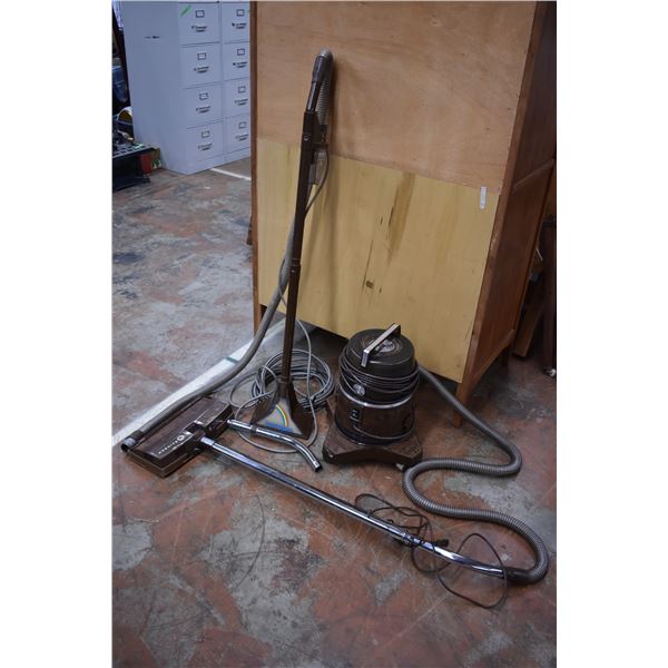 Vintage Rainbow Vaccuum Cleaner - R-1650F - good condition, working