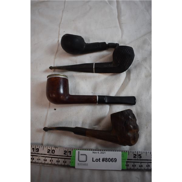 Chateau Bruyere Pipe with 3 Pipes