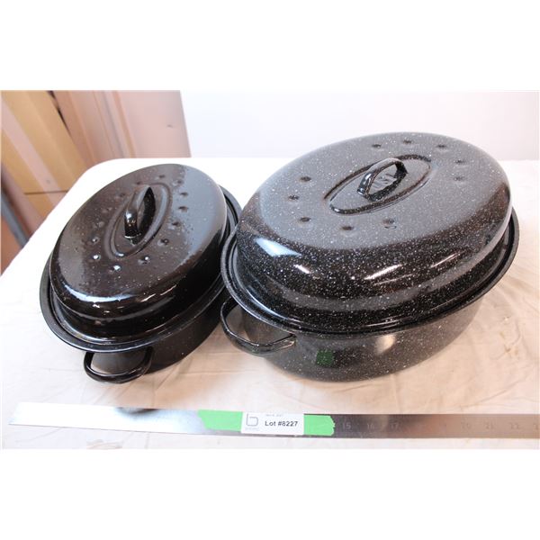 Set of two roasting pans