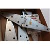 Image 3 : Various sized Hinges