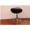 Image 2 : *Bar stool 23” tall, non adjustable