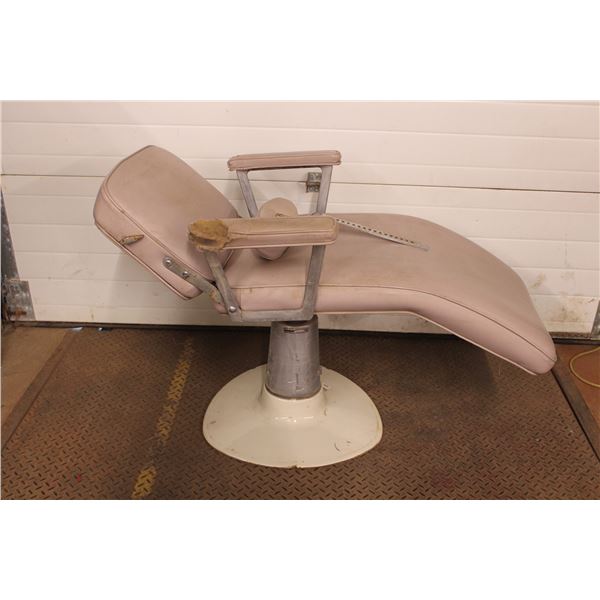 *Vintage barber shop chair -recline + height adjust need repair