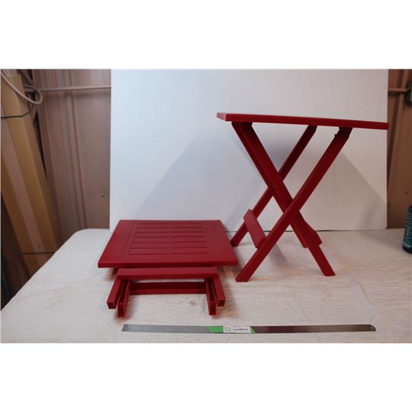 Set of two mini plastic tables 17”x17”x20”