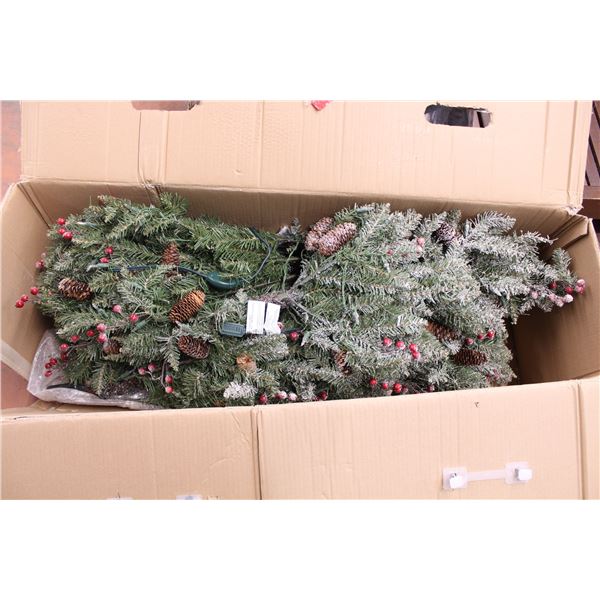 Christmas Tree with decors and built in lights (untested)