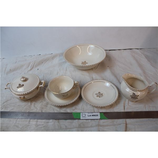 Johnson Bros Incomplete dinner set