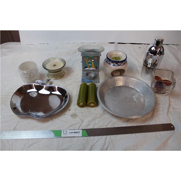 Candles, melts, metal decor, smitty's pie pot
