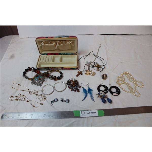 Lot of jewelry with jewelry case