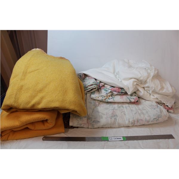 Lot of blankets (wool?) and a lace bed skirt (very good condition)