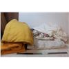 Image 1 : Lot of blankets (wool?) and a lace bed skirt (very good condition)