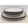Image 3 : Black & White Plate Set