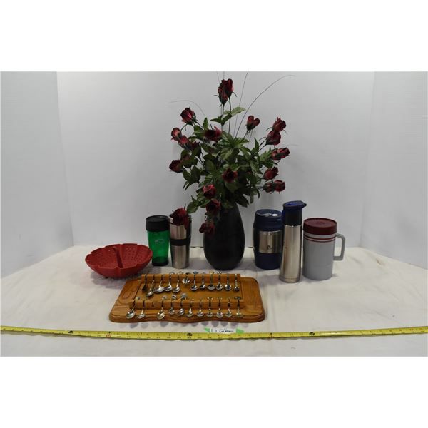 Spoon Rack, Fake Roses, Mugs/ Thermos’