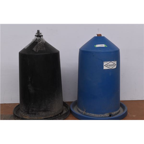 *2 Watering Containers