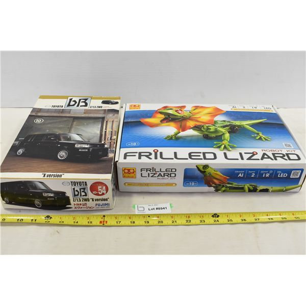 Frilled Lizard Robot & Model Toyota