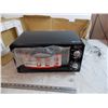 Image 2 : *Betty Crocker 4 slice Toaster oven (new in damaged box)