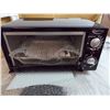 Image 3 : *Betty Crocker 4 slice Toaster oven (new in damaged box)
