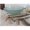 Image 3 : *Glass Sink with two faucets + ceiling light