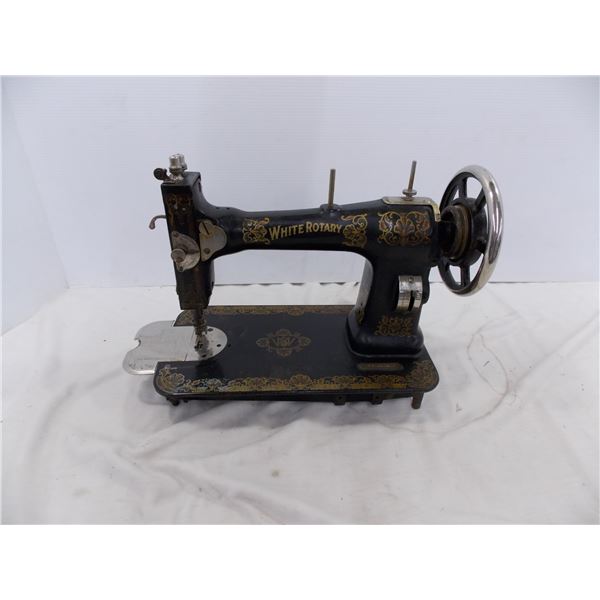 Antique 1913 White Rotary Sewing machine - cast iron (weight 30lbs)