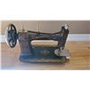 Image 2 : Antique 1913 White Rotary Sewing machine - cast iron (weight 30lbs)