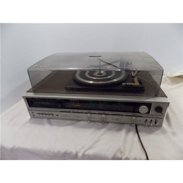Lloyds 8-track Stereo Recorder + record player/radio - powers on