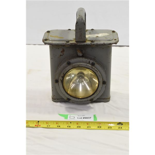 Vintage Portable Lamp/Flashlight
