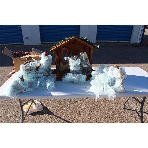 Nativity scene (kings have broken hands)