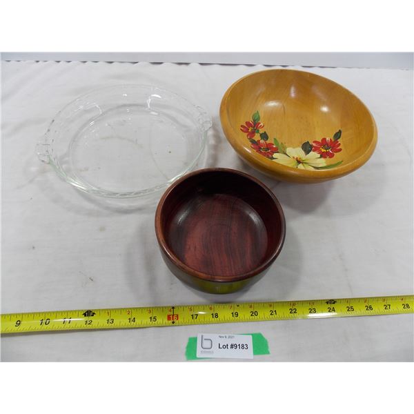 Wooden Bowls & Pyrex Pie Pan