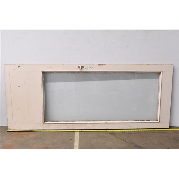 Door w/ Window. No Latch.