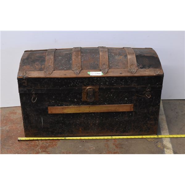 Vintage Trunk – Damaged