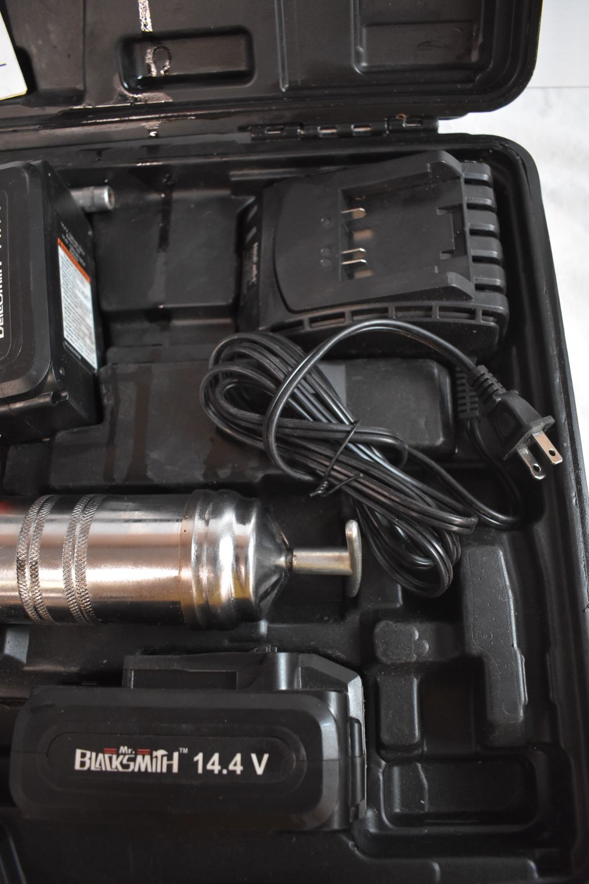 Mr. Blacksmith Cordless Grease Gun (Doesn't Work Batteries May Need